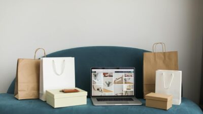 NerdWallet：トラフィック20%減でも収益37%増｜AI時代の成功モデルを分析